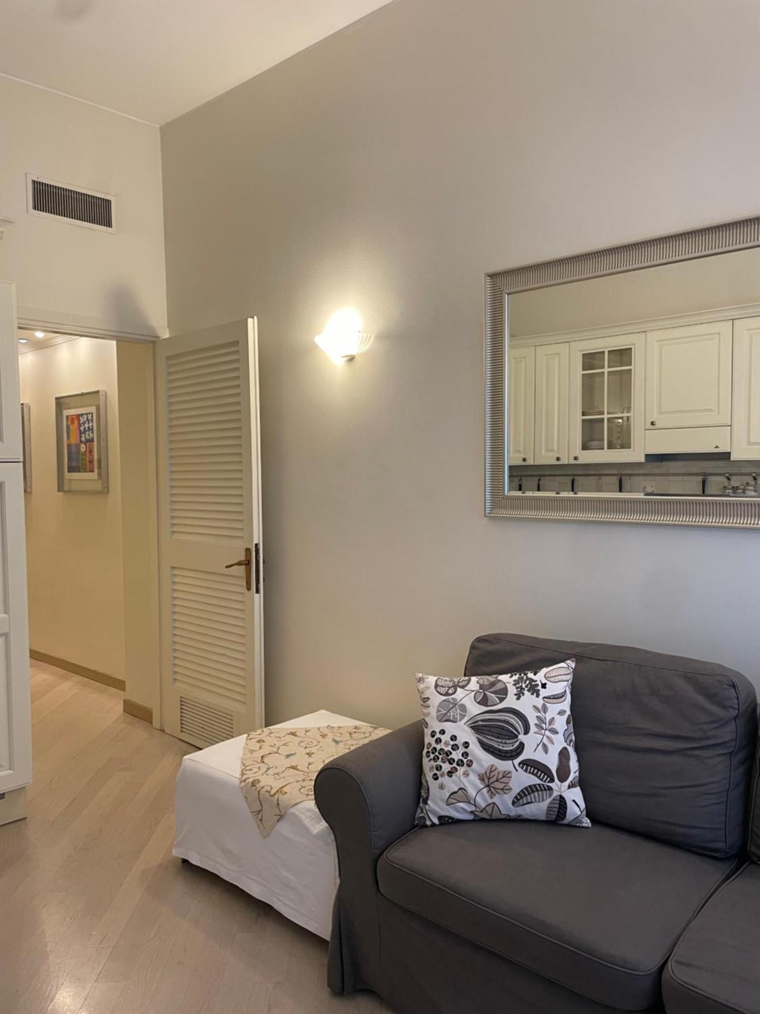 Downtown Apartment Милано Екстериор снимка