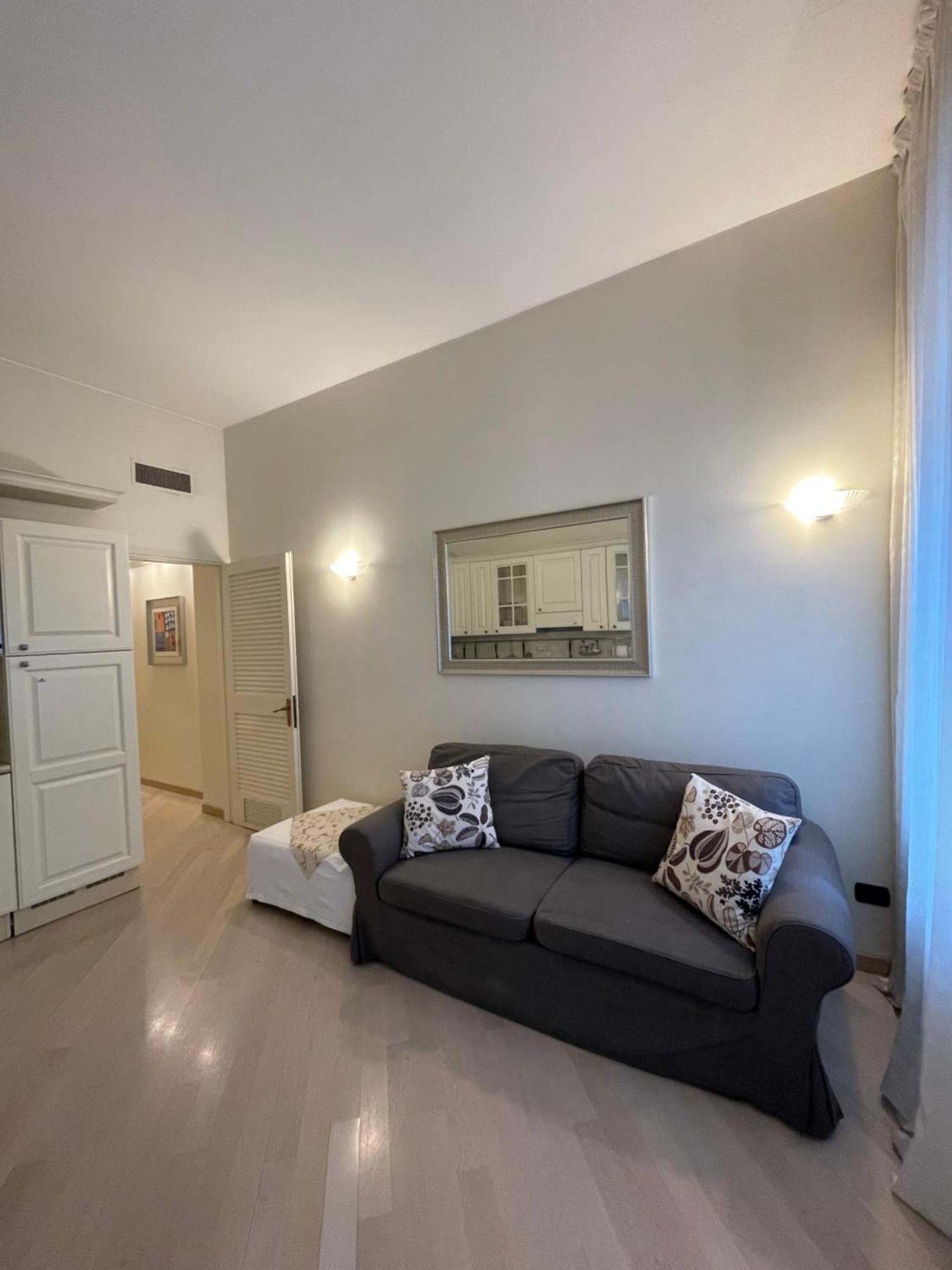 Downtown Apartment Милано Екстериор снимка