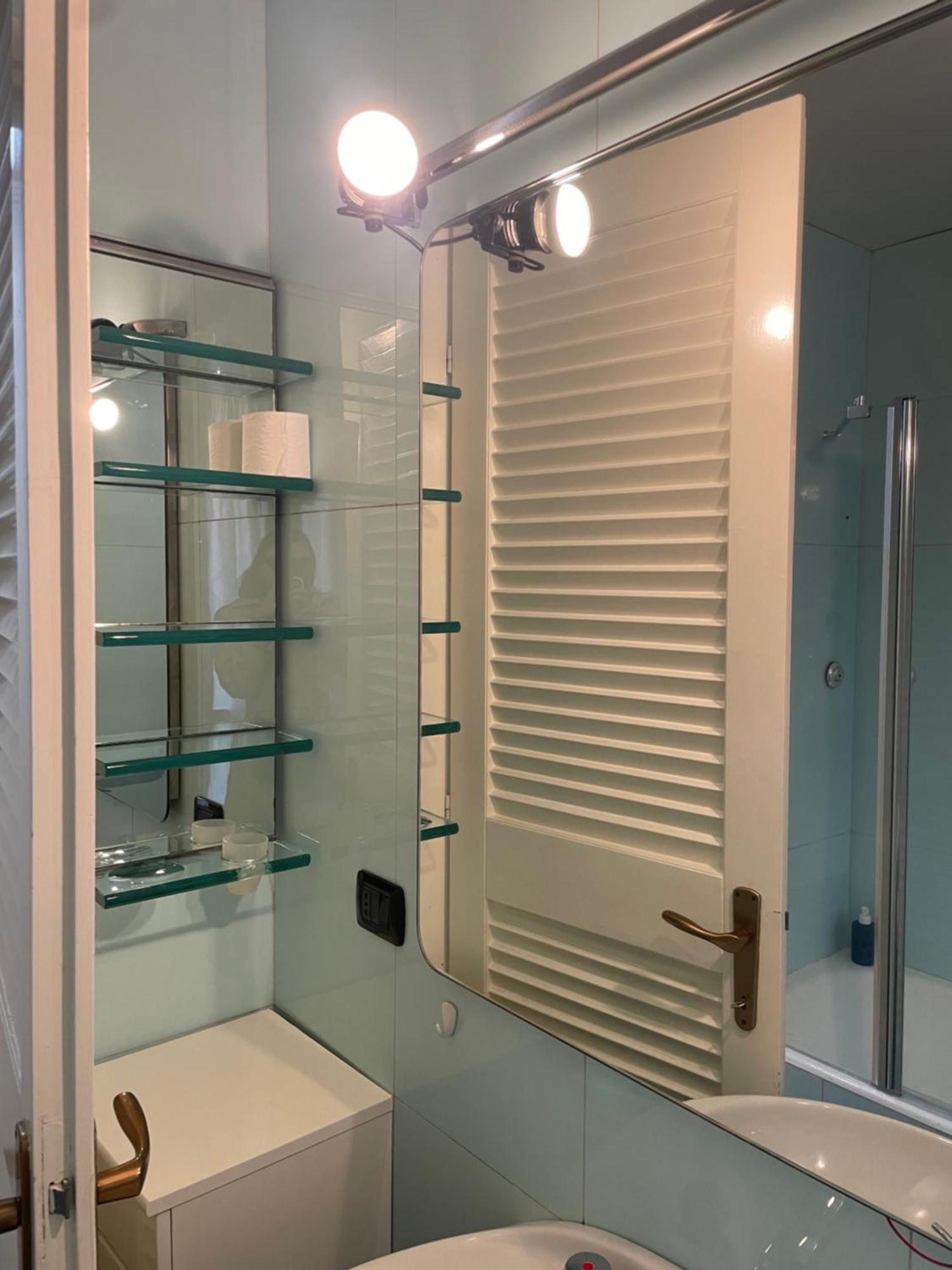 Downtown Apartment Милано Екстериор снимка