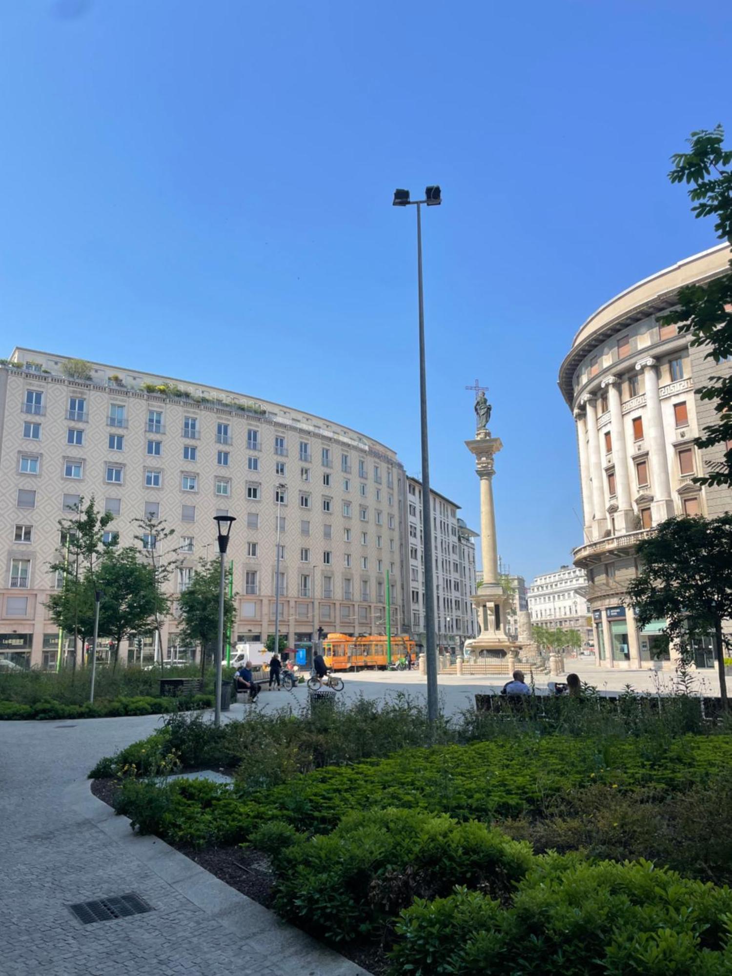 Downtown Apartment Милано Екстериор снимка