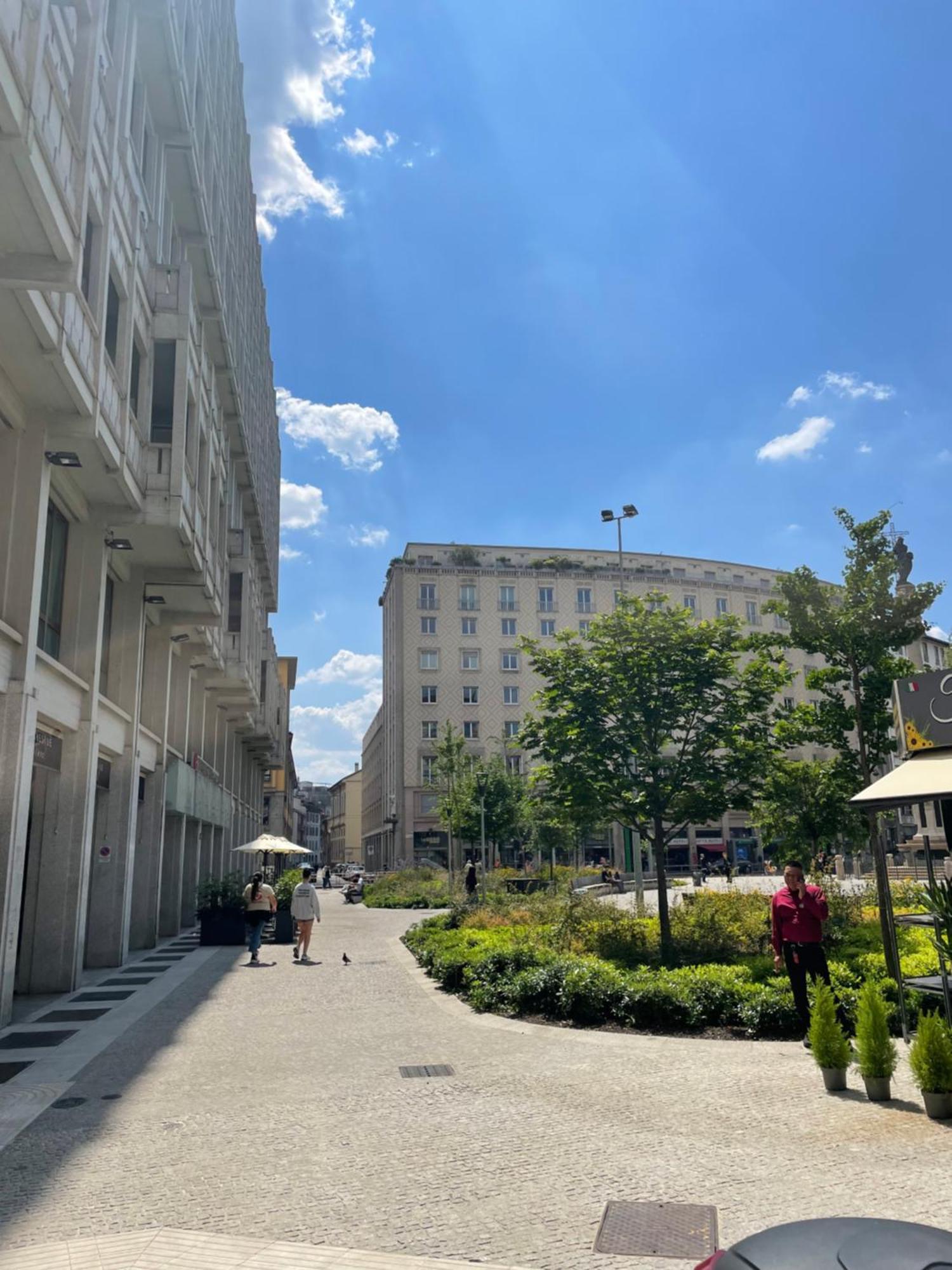 Downtown Apartment Милано Екстериор снимка