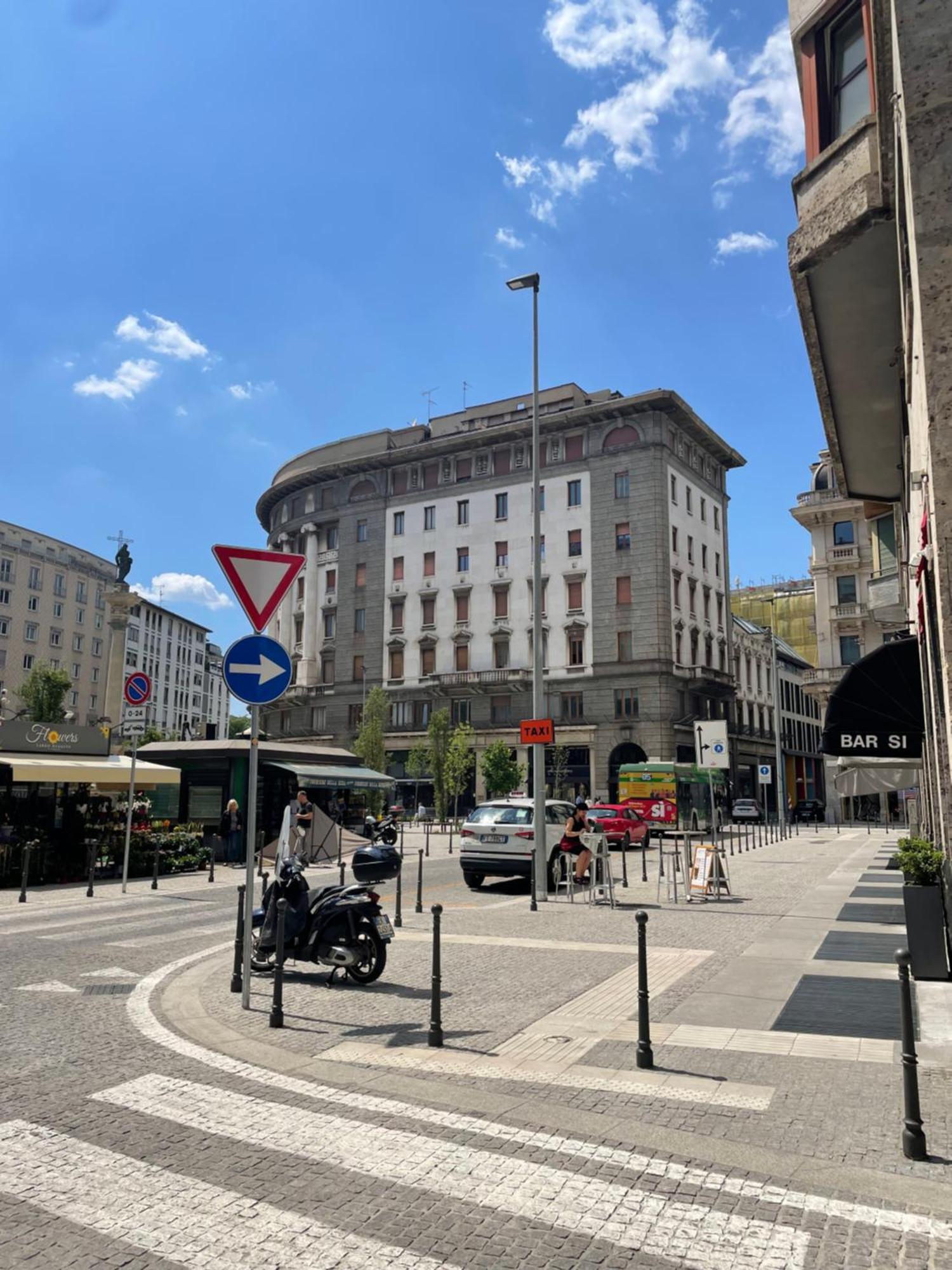 Downtown Apartment Милано Екстериор снимка