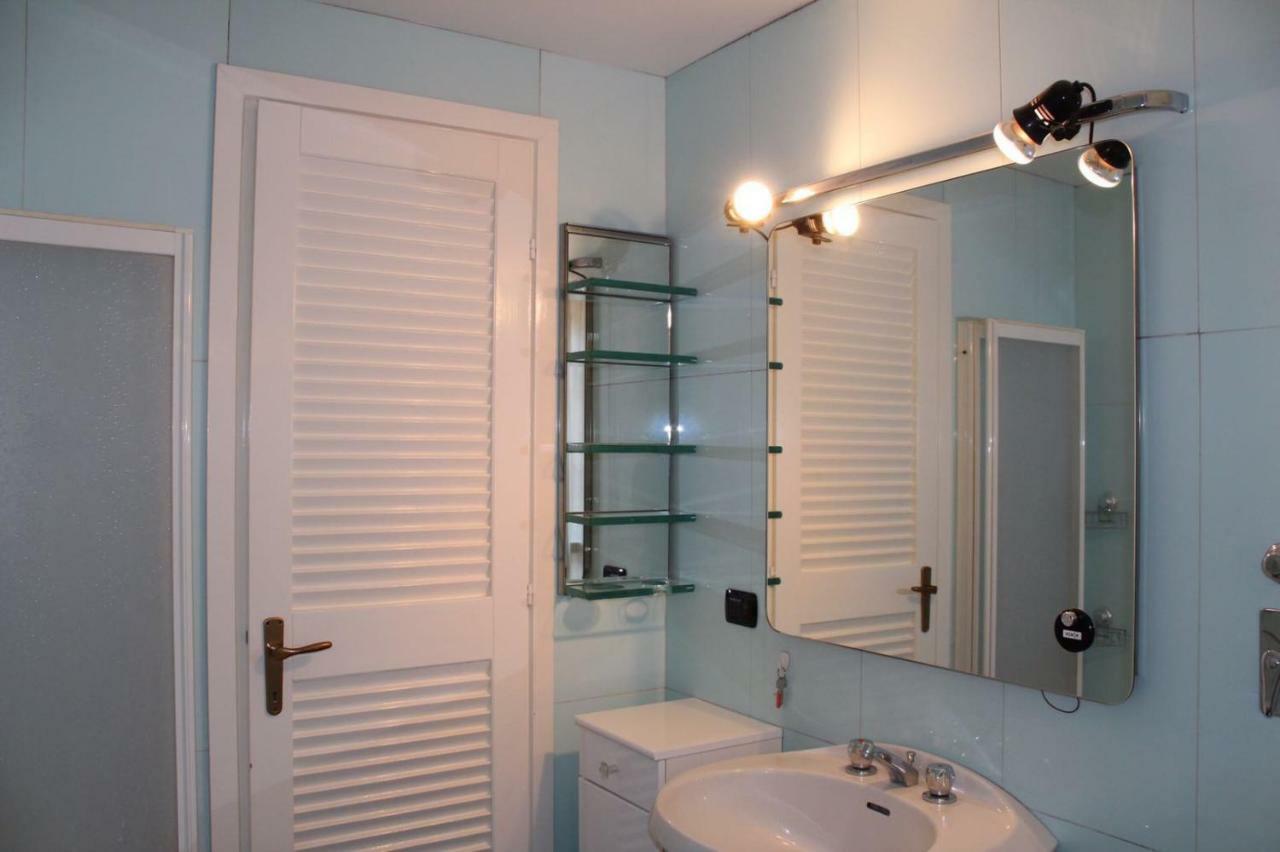 Downtown Apartment Милано Екстериор снимка