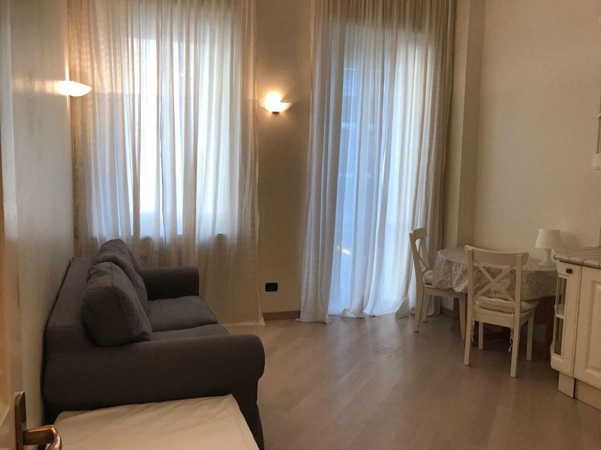 Downtown Apartment Милано Екстериор снимка