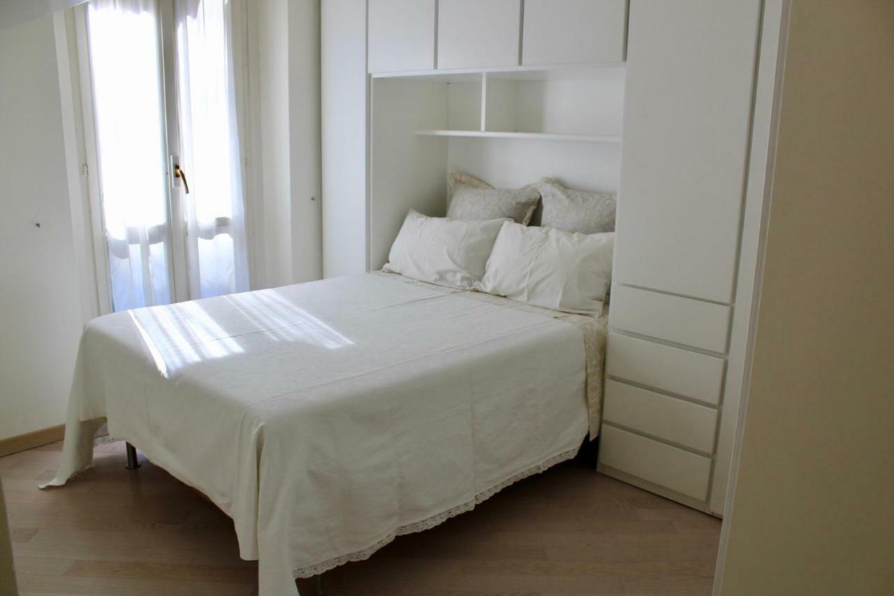 Downtown Apartment Милано Екстериор снимка