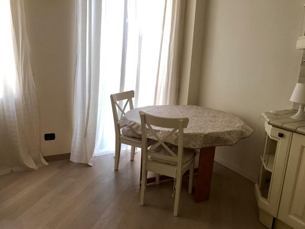 Downtown Apartment Милано Екстериор снимка