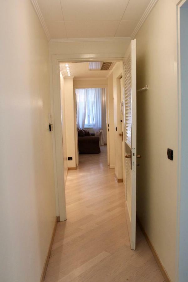 Downtown Apartment Милано Екстериор снимка