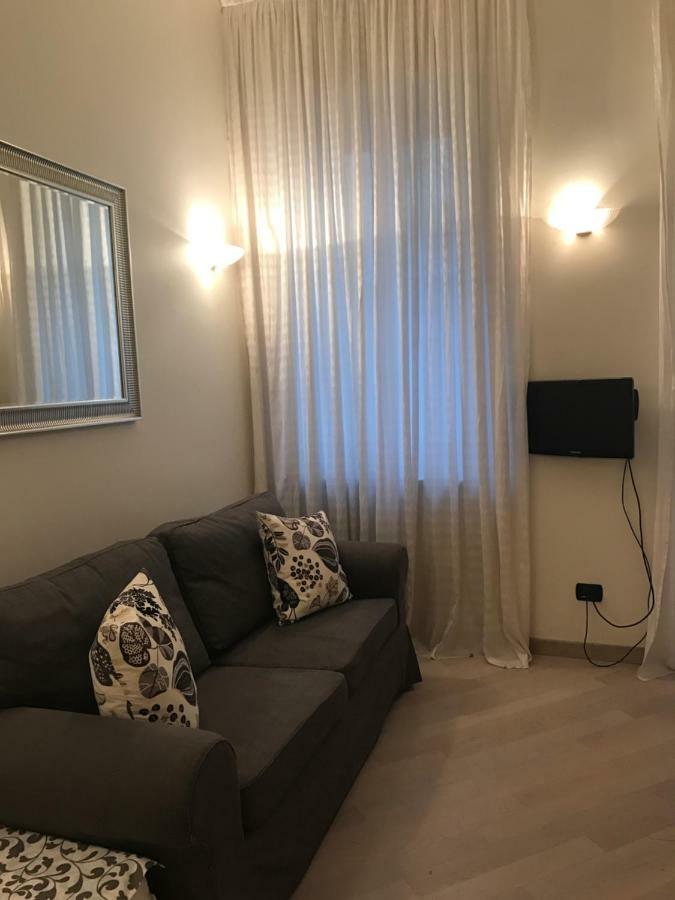 Downtown Apartment Милано Екстериор снимка