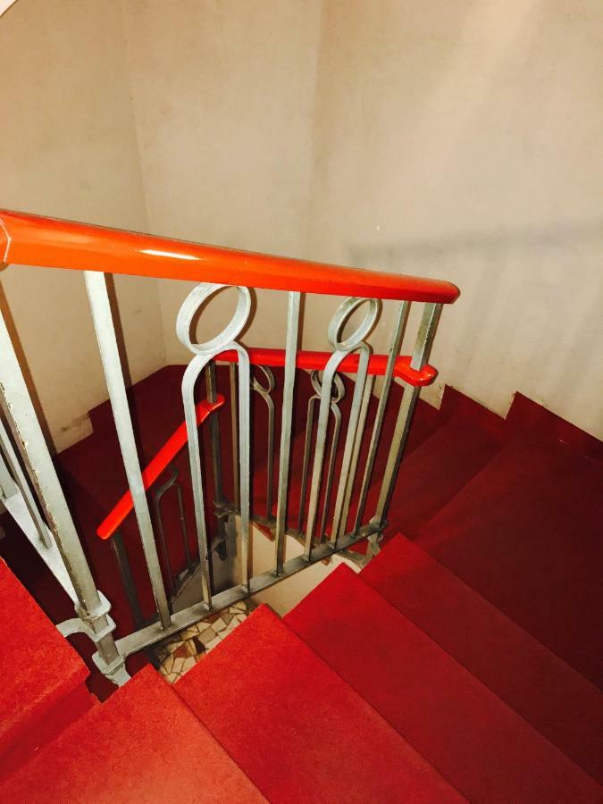 Downtown Apartment Милано Екстериор снимка