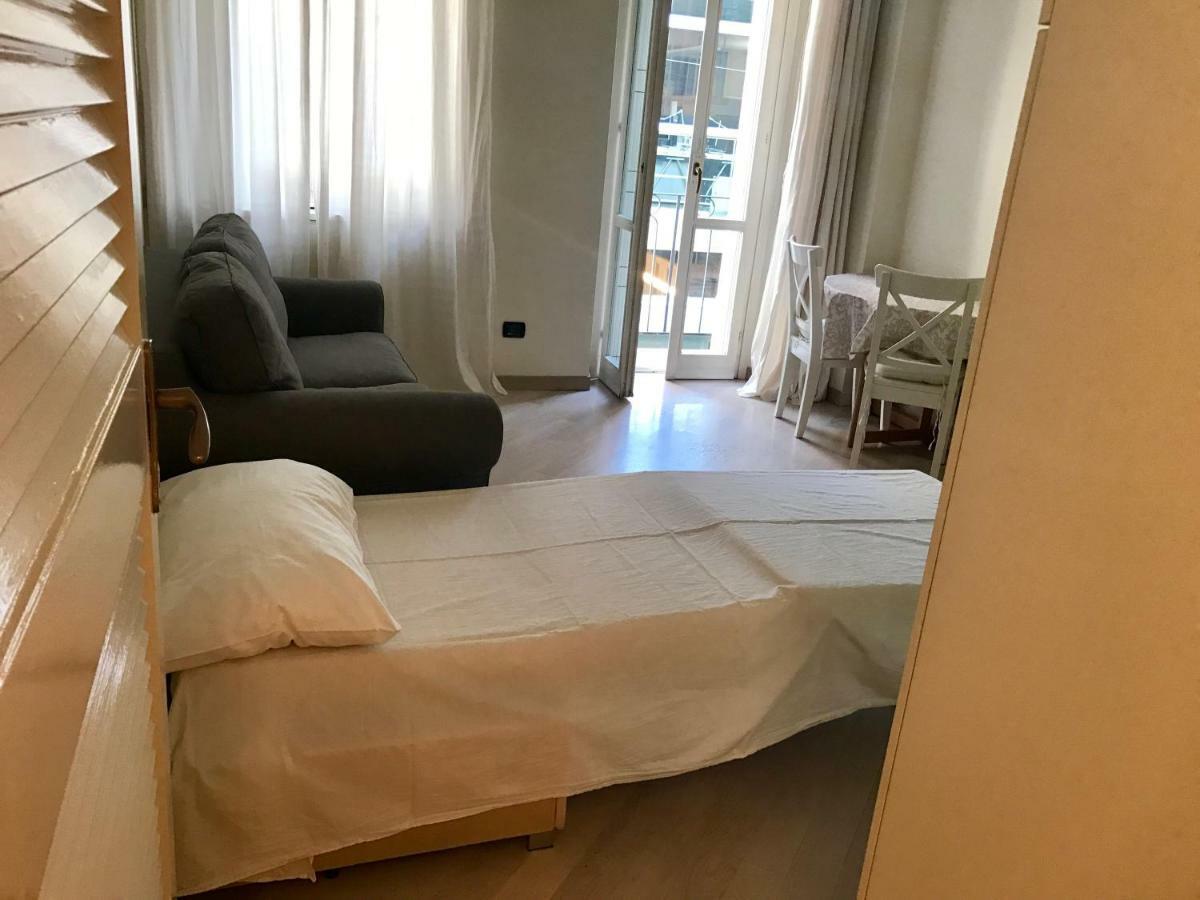 Downtown Apartment Милано Екстериор снимка